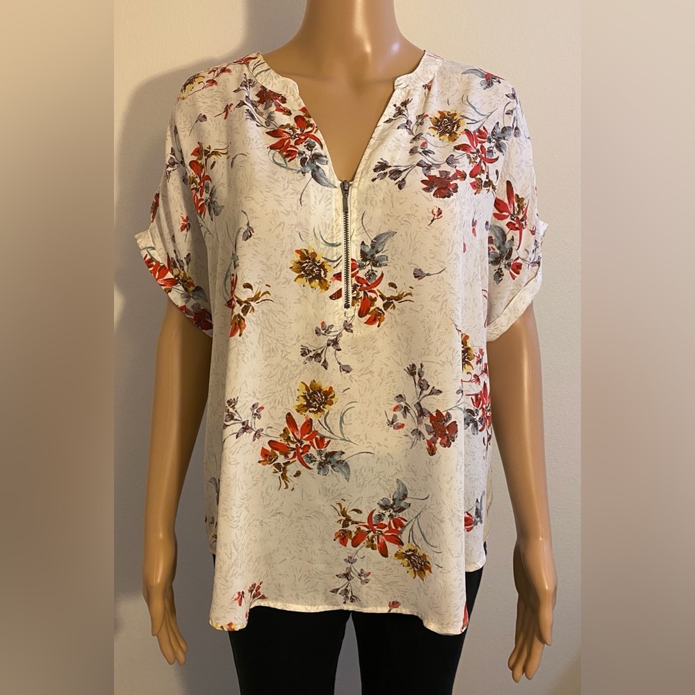 Women Maurices Short Sleeve V Neck w/ Decorative Front Zipper Blouse